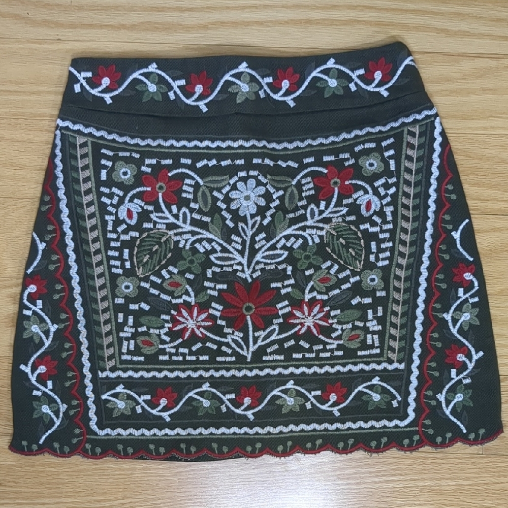 Mi Ami Green Floral Embroidered Mini Skirt